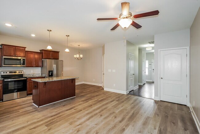 Photo - 1047 Chatsworth Dr