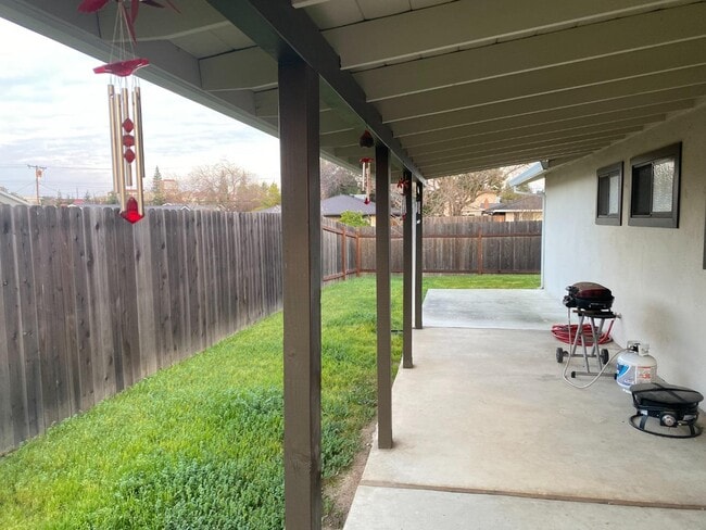 Photo - 502 Oak Ridge Dr