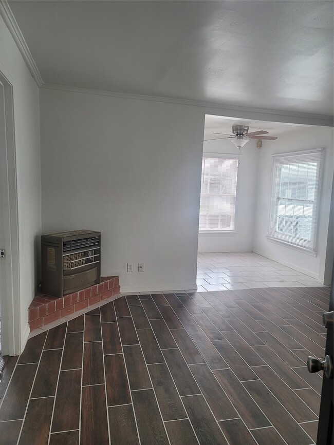 Building Photo - 1914 Binz St Unit C