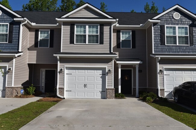 Building Photo - 3 Bed/2.5 Bath Townhome in Richmond Hill