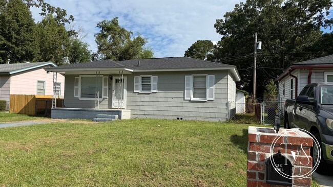 Photo - 1514 Heron St