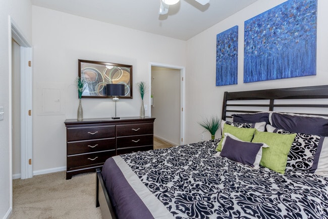 1HAB, 1BA - Ebel - The Lakes at Lionsgate Apartments