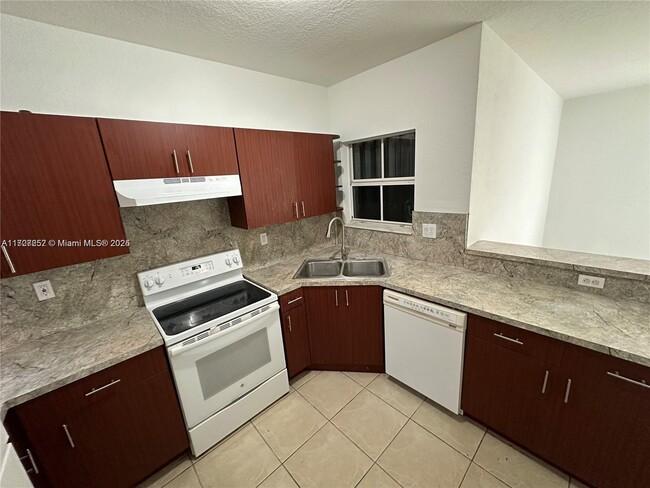 Photo - 981 SW 6th Ct Condominio Unidad 0