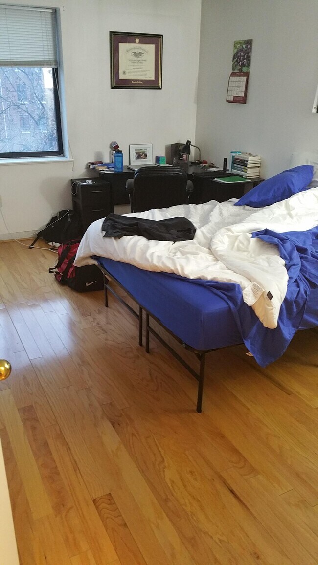 Photo - 1933 Commonwealth Ave