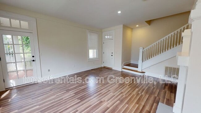 Photo - 326 S Spring St