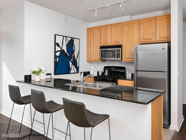 Photo - 401 N Milwaukee Ave Apartment