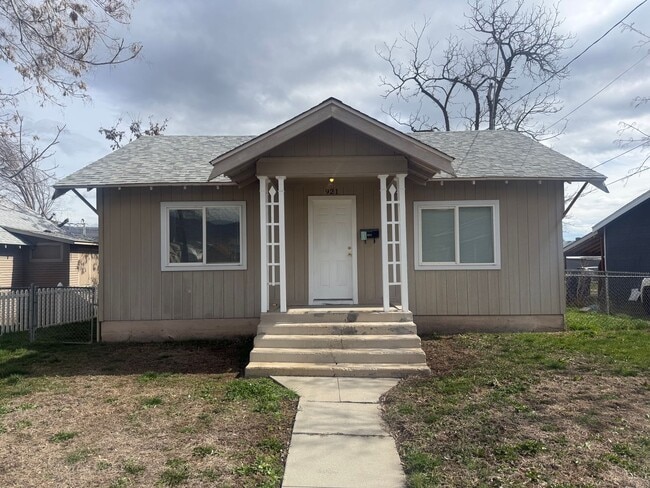 Building Photo - Now renting 2 bedroom House