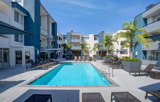 Crescent at West Hollywood