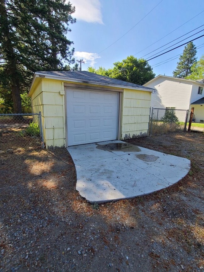 Building Photo - 11TH AVENUE HOUSE (P#297)