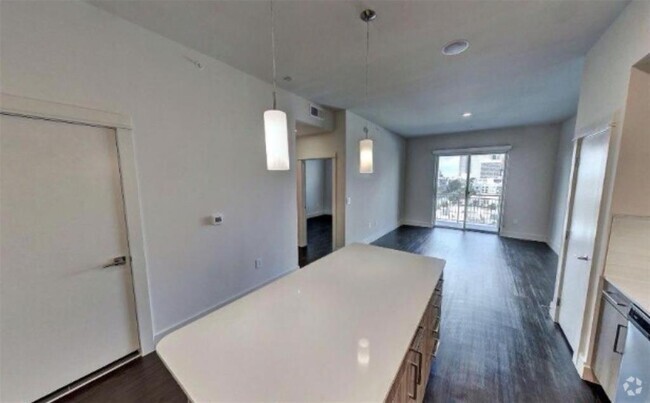 Building Photo - 3120 Smith St Unit 305 Rental