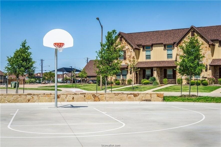 Photo - 3002 Towers Pkwy