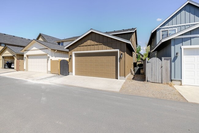 Photo - 63121 de Haviland Ct