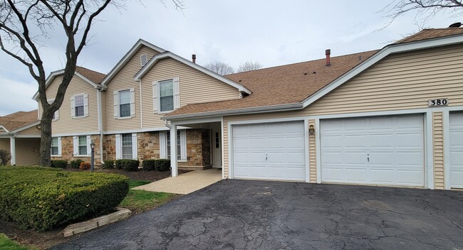 Photo - 380 Newport Ln House