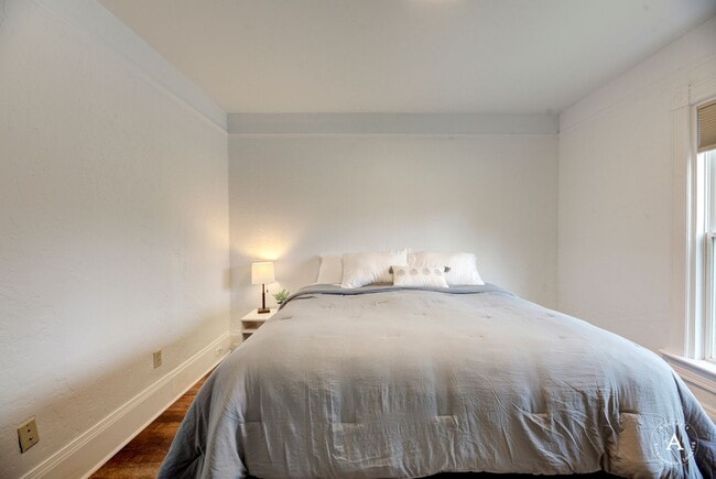 Photo - 909 5th Ave