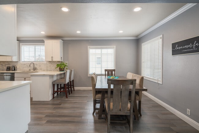 Photo - 4009 Centralia St