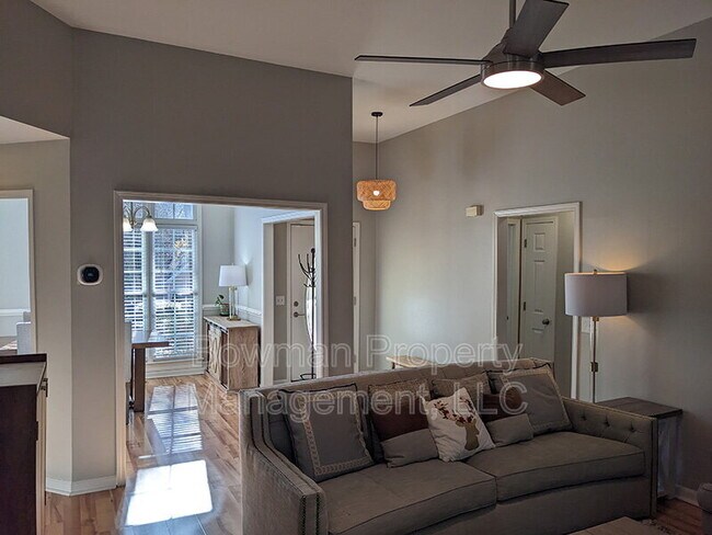 Photo - 180 Twin Creek Ct