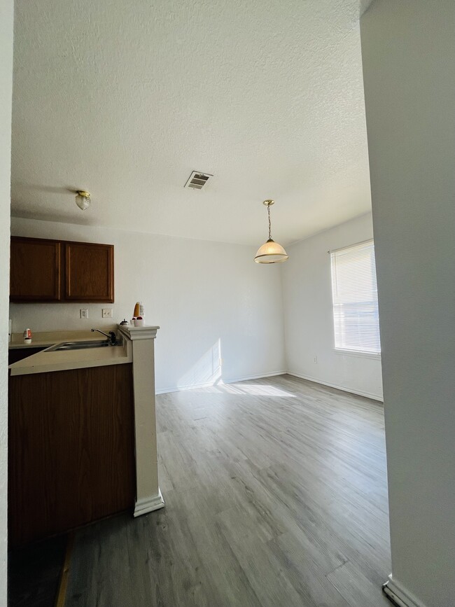 2804 Cantabrian Dr