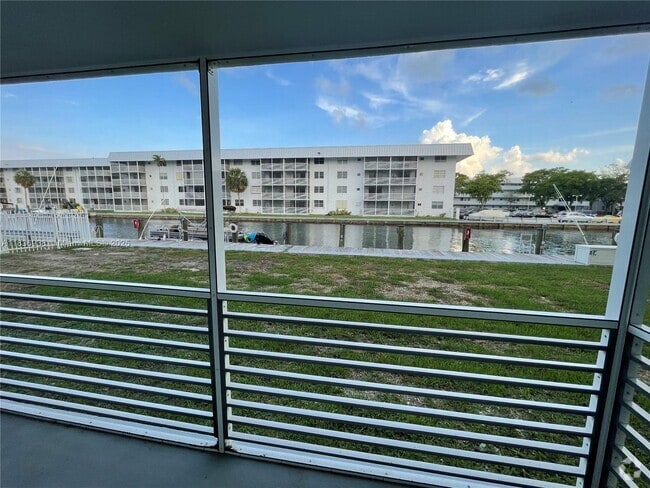 Building Photo - 3600 NE 170th St Unit 111 Rental