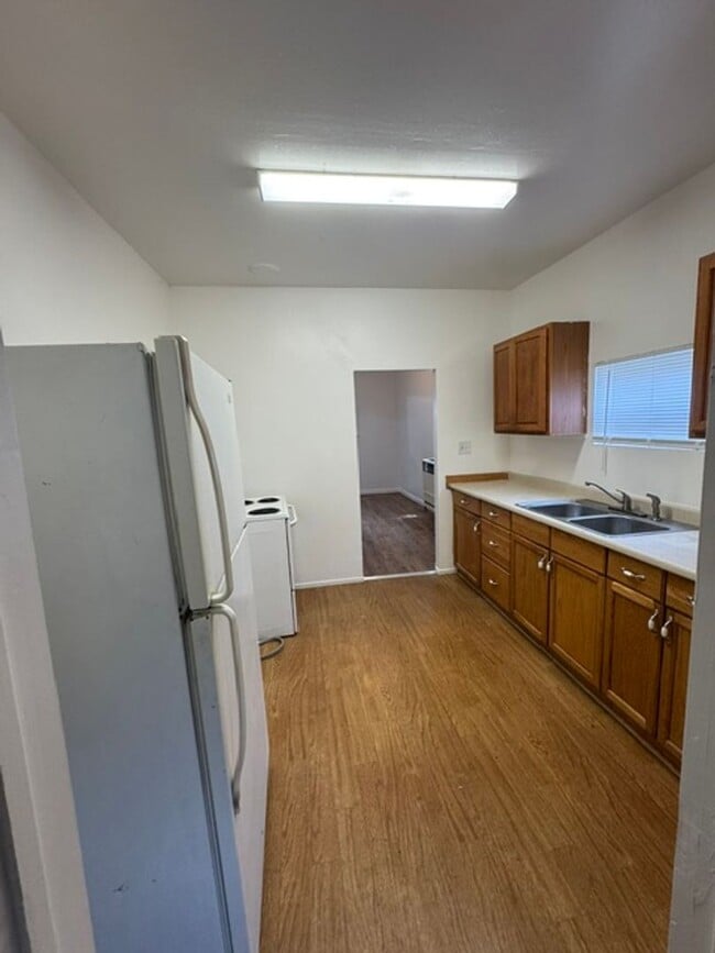 319 N Shasta St