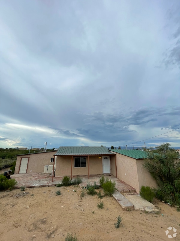 Building Photo - 555 W Suni Dr Rental