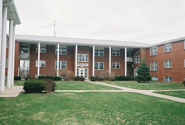 Building Photo - Efficiency within Walking Distance to UIHC, on second floor, available by 12/19/2025 Unit 1015-66