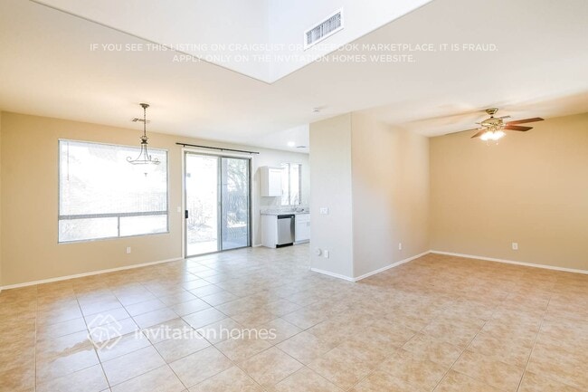 Photo - 40092 Calabria St