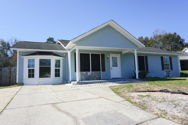 Building Photo - 6 Flora Cove