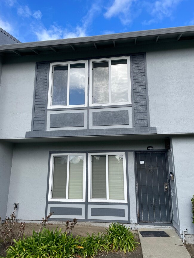 Photo - 34591 Bluestone Common