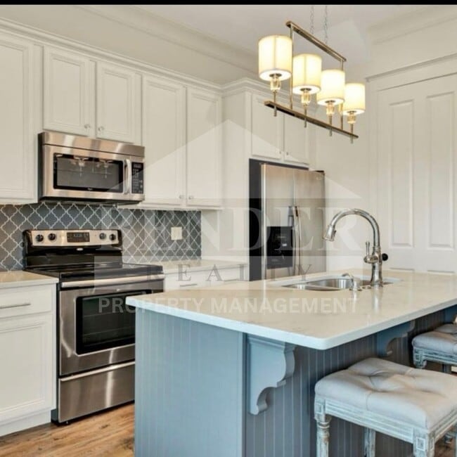 Photo - BEAUTIFUL EXECUTIVE TOWNHOME FOR RENT