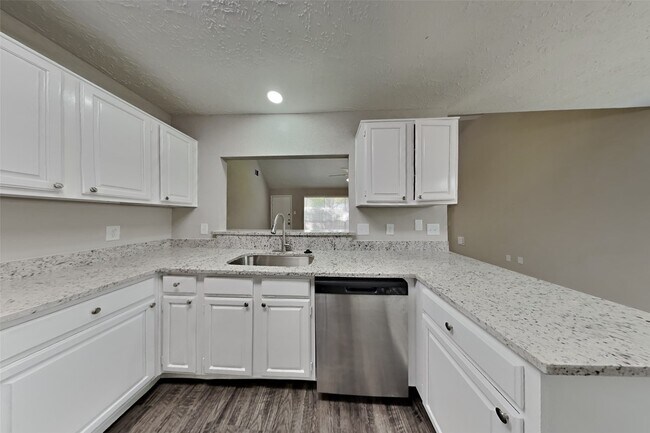 Building Photo - 2415 Pebbledowne Cir