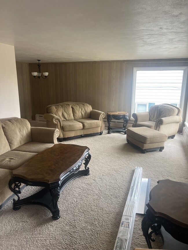 Building Photo - 414 W Ridge St Unit Downstairs Rental