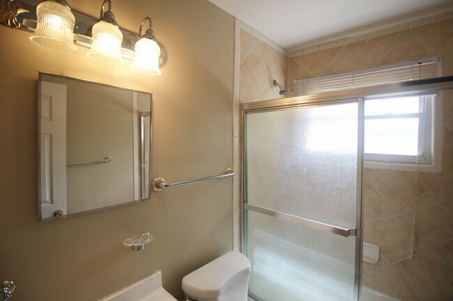 4111 8th St Unidad 4111 8th Street - 2