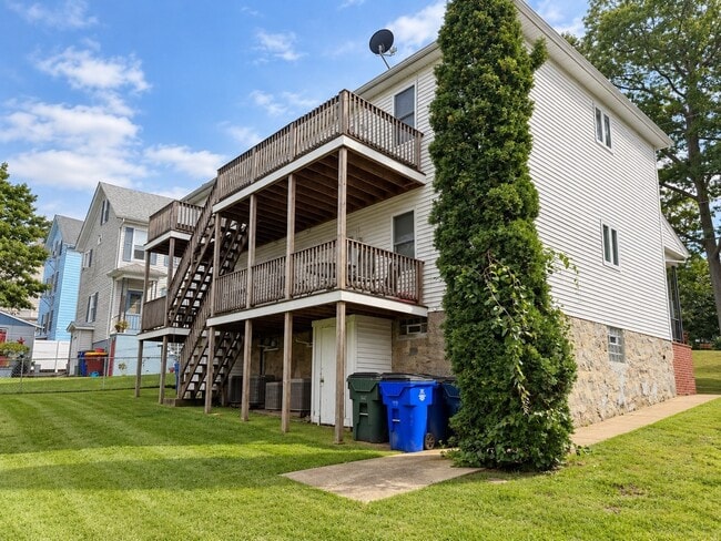 186 Hood St Unit 1E