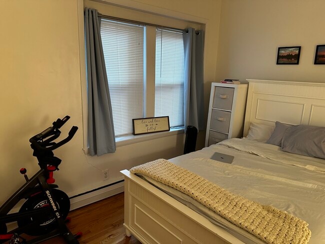 Building Photo - 202 St Paul St Unit 12