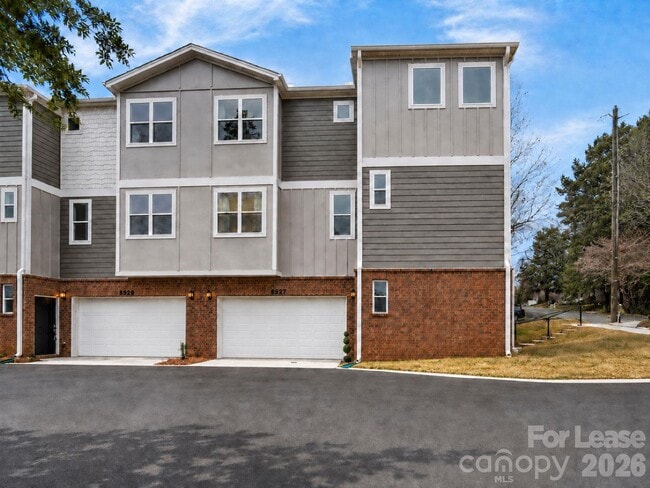 Building Photo - 8927 Sharonbrook Dr