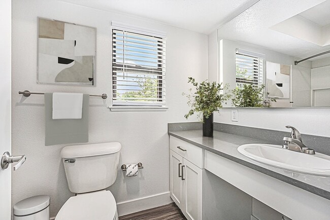 Photo - Byron Lakes Apartments