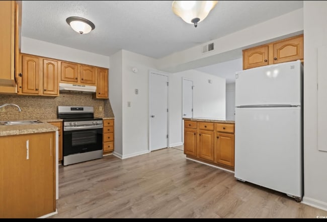 Photo - 713 67th Ave N