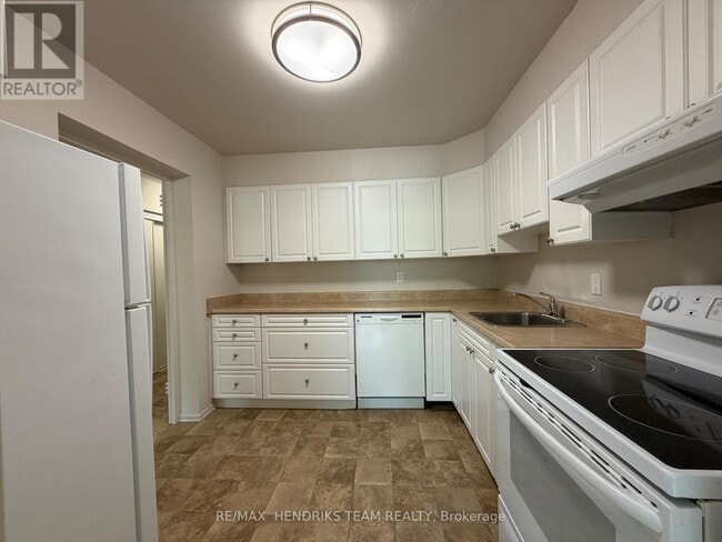 Photo - 39 Leaside Dr Unit 201