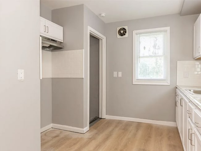 Photo - Cozy 3-Bedroom Gem in Detroit’s Premier Ne...