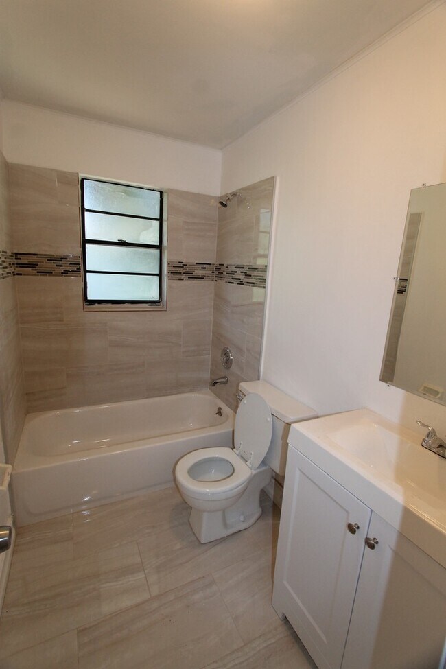 Photo - 2445 Thomasson Dr Unidad D