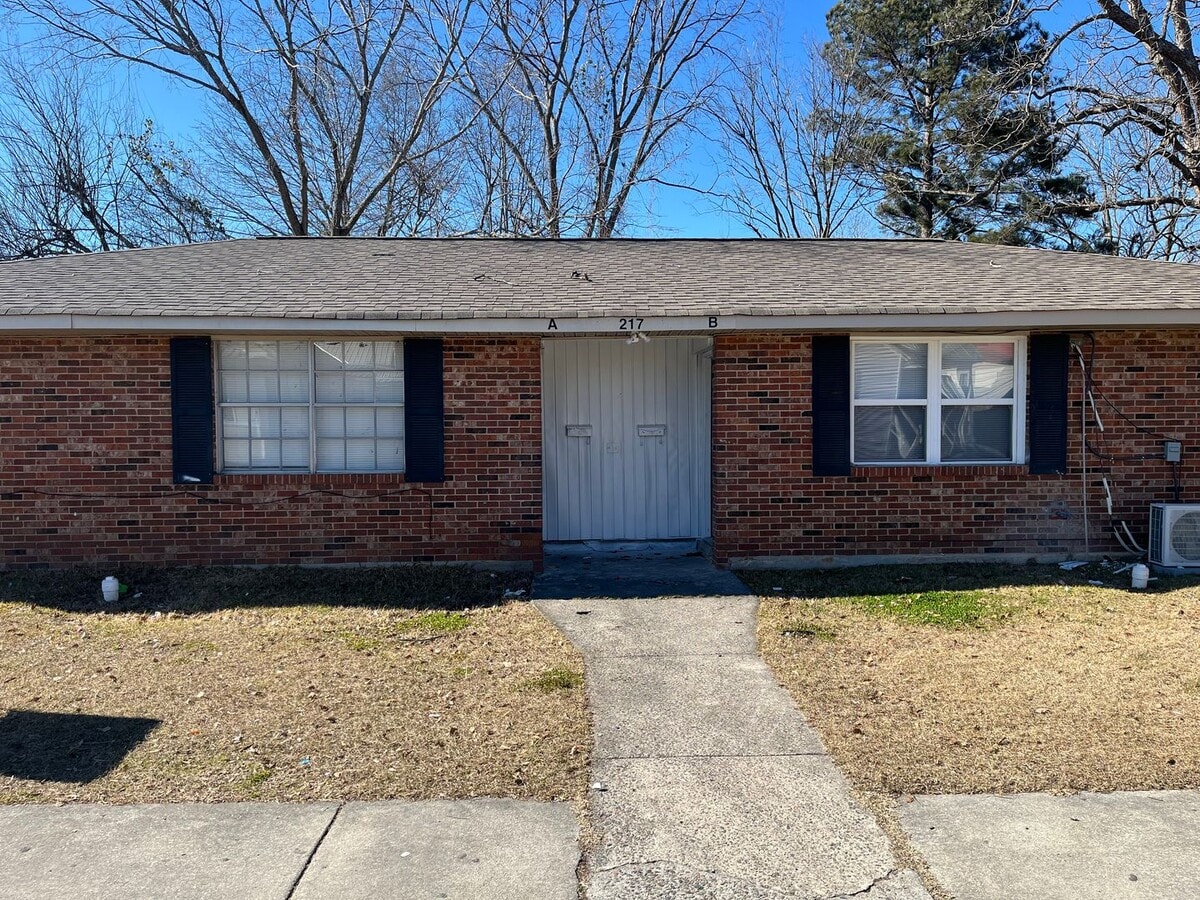 Beautifully Renovated 2BR/1BA Unit Now Leasing - Beautifully Renovated 2BR/1BA Unit Now Leasing