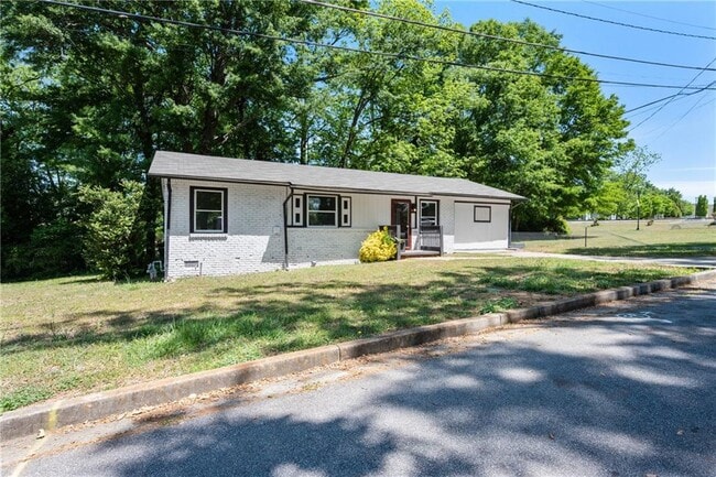 Photo - 100 Pine Cir