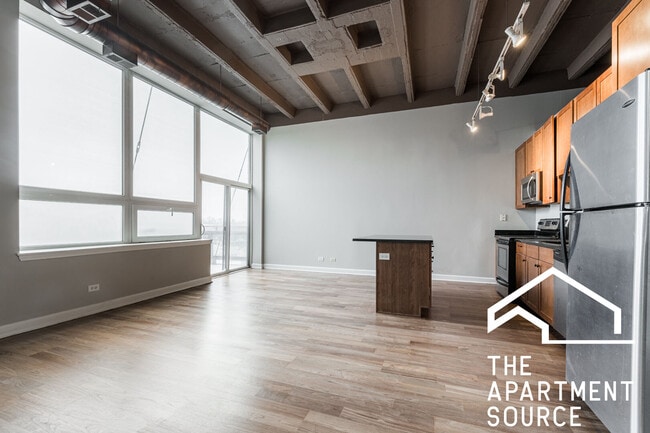 Photo - 4131 W Belmont Ave Unidad 413 Rental
