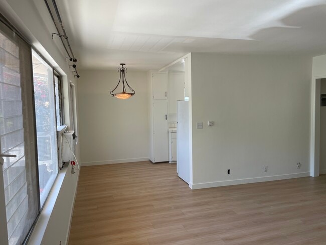 Photo - 907 N Gardner St Unit 8