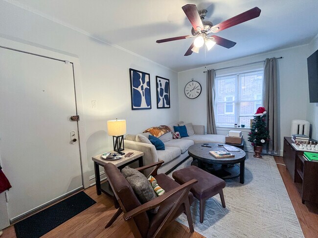 Photo - 654 W Oakdale Ave Unit 1N