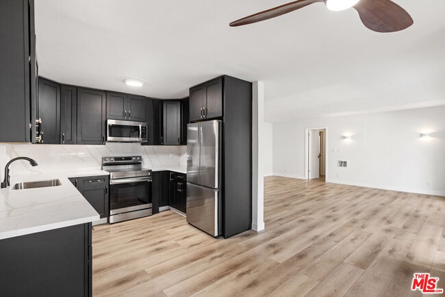 Building Photo - 621 San Vicente Blvd Unit 110 Rental