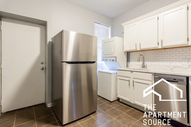 Building Photo - 3036 N Seminary Ave Unit 1 Rental