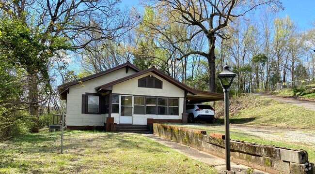 Building Photo - 24 S Wilmer Ave Rental