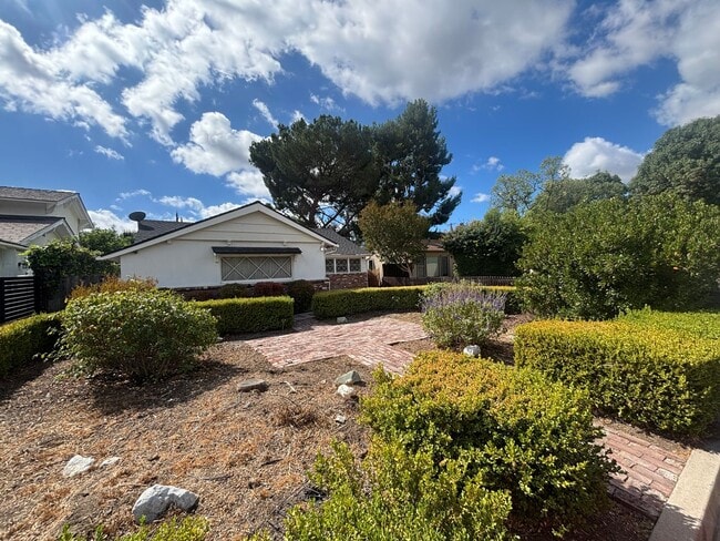 Single-Story 3-Bedroom Home with Covered P... - Single-Story 3-Bedroom Home with Covered P...