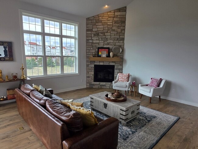 Photo - 5 bedroom Pewaukee home in Broken Hill